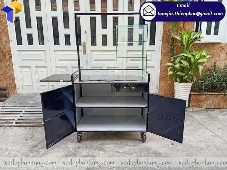 xe đẩy bán bánh mì chả cá