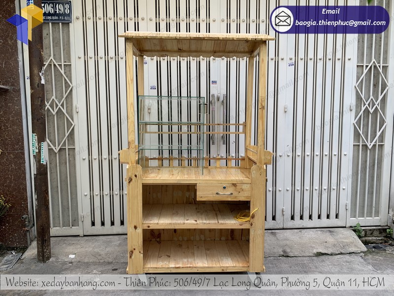 xe đẩy bằng gỗ bán trà sữa