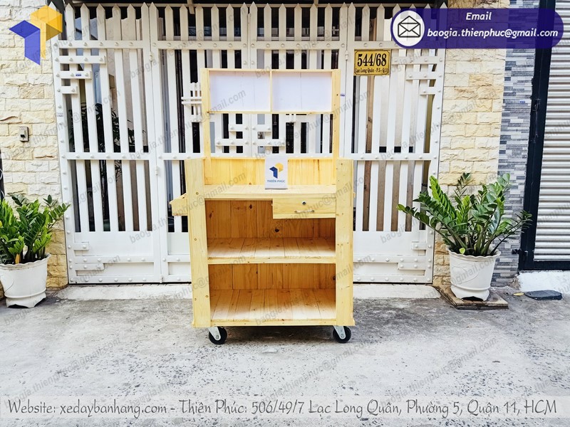 xe đẩy gỗ bán cà phê