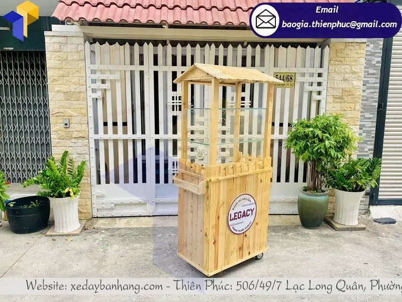 xe gỗ bán bánh mì ngọt sang chảnh