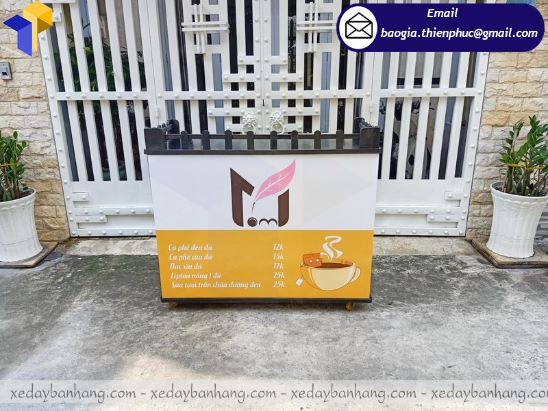 xe gỗ bán cà phê không mái