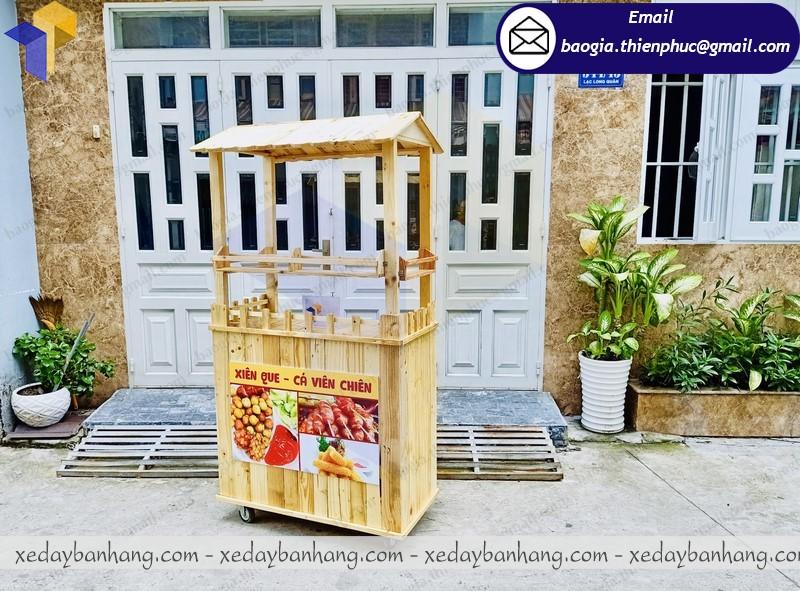 xe gỗ bán cá viên chiên