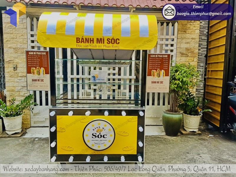 xe sắt bán bánh mì pate