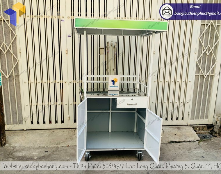 xe sắt bán cà phê