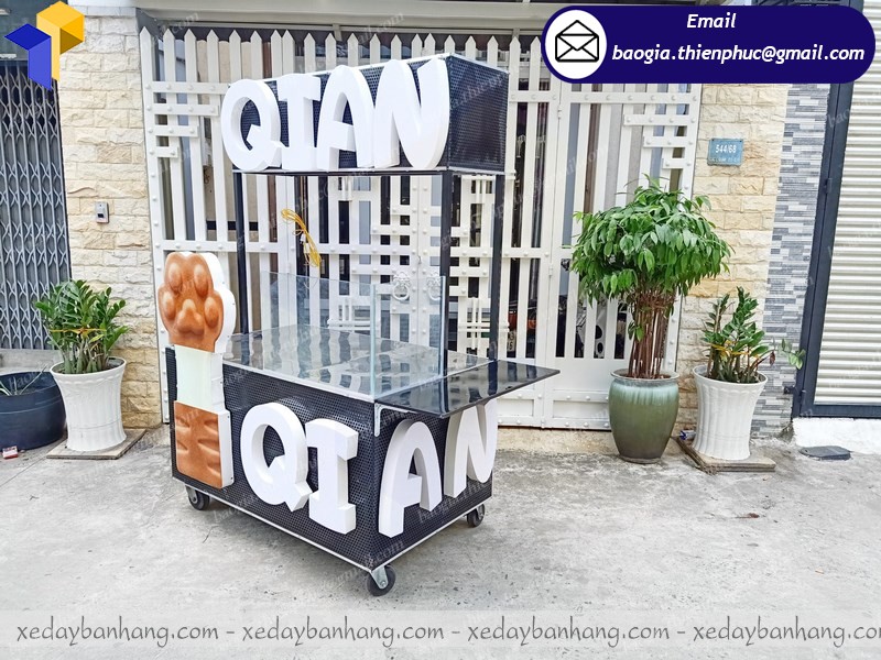 xe sắt bán đồ ăn vặt
