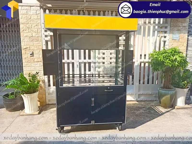 xe sắt bán nước ép hoa quả