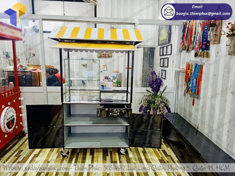 xe sắt bán xôi vỉa hè