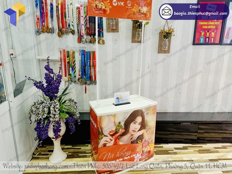 xưởng đóng booth sampling bằng nhựa