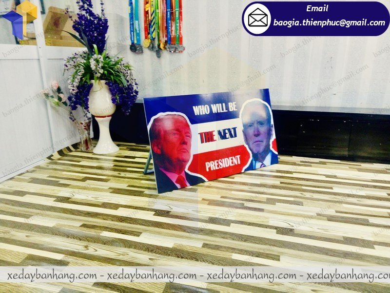 xưởng đóng standee khung sắt quảng cáo